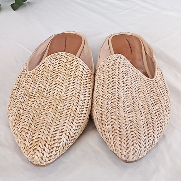 Universal Thread Goods co 11 - Picture 2 of 3